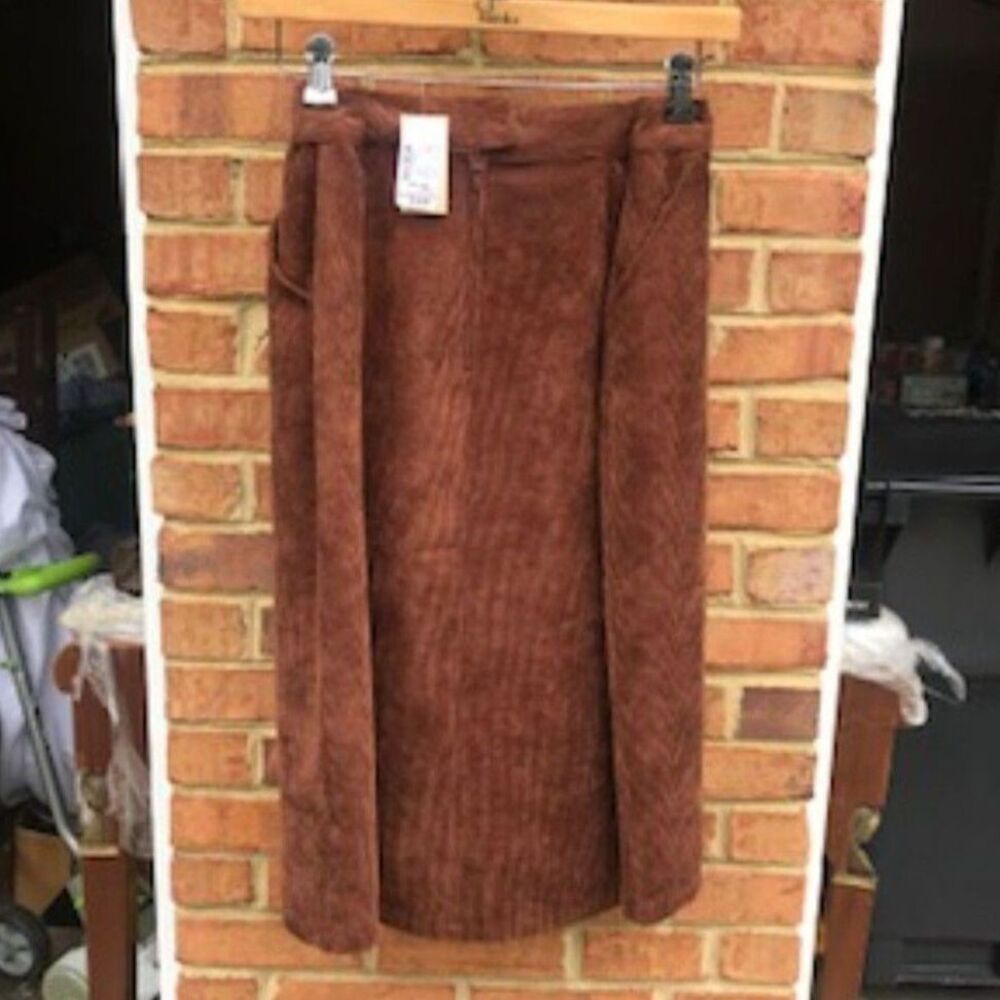 Size: 18W Women's Pleated Skirt . Christopher & Banks . New w/ Tags